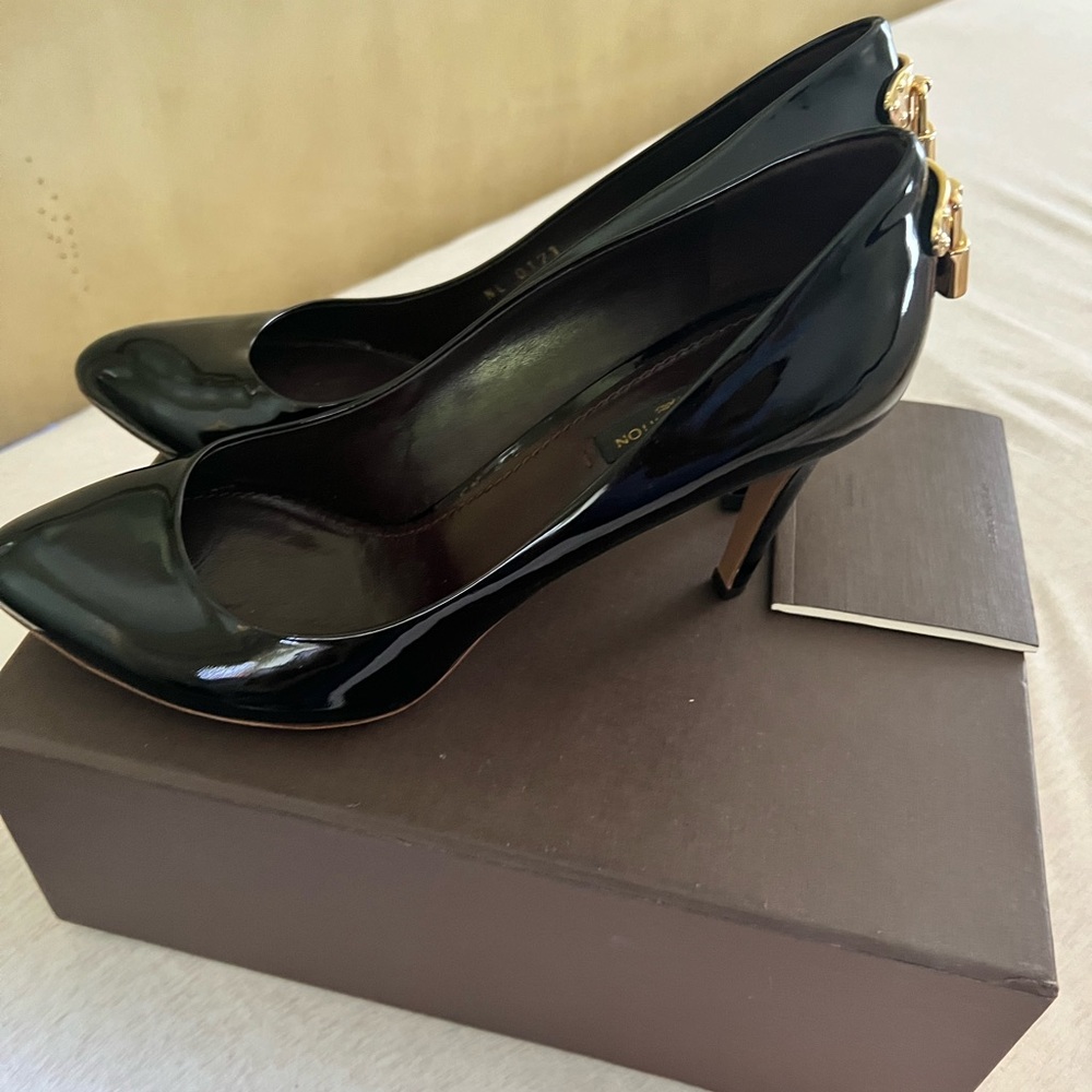 Louis Vuitton Black Padlock Iconic Lv Heels Pumps - Picture 7 of 8